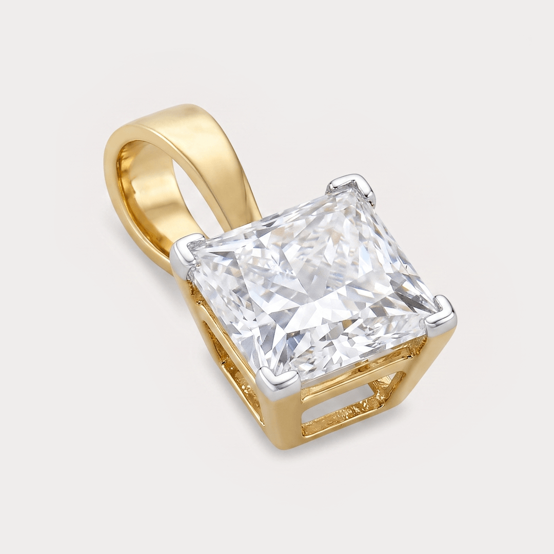 Captivante Solitaire Diamond Pendant