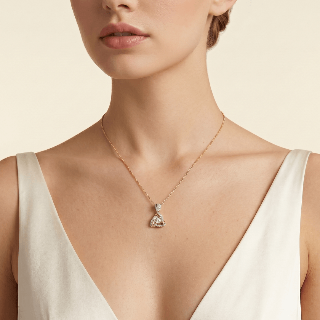 Promise Knots Étoile Fleurie Floral-Nakshatra Diamond Pendant Chain