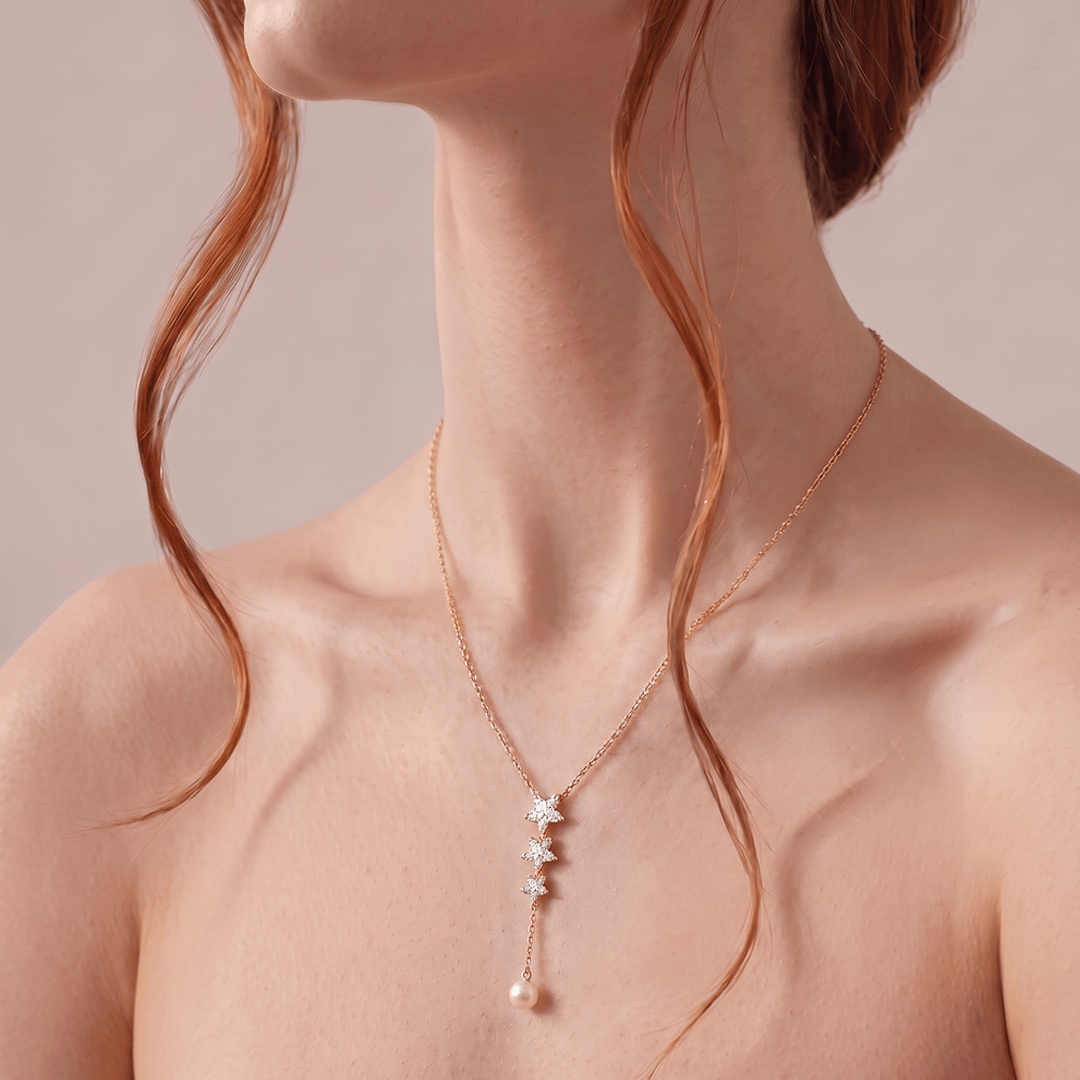 The Aukera Orchid Sinuosità Lariat Diamond Necklace